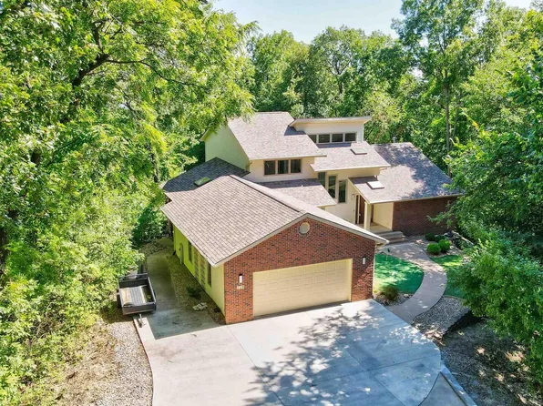 119 Golden Eagle Dr, Muscatine, IA 52761