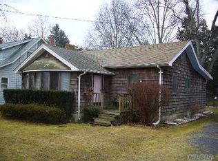 29 Cedar Ct, Laurel, NY 11948