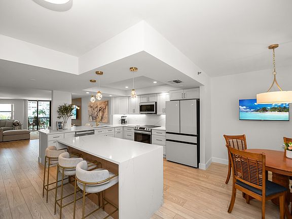 4th image of 812 N Ocean Boulevard #503