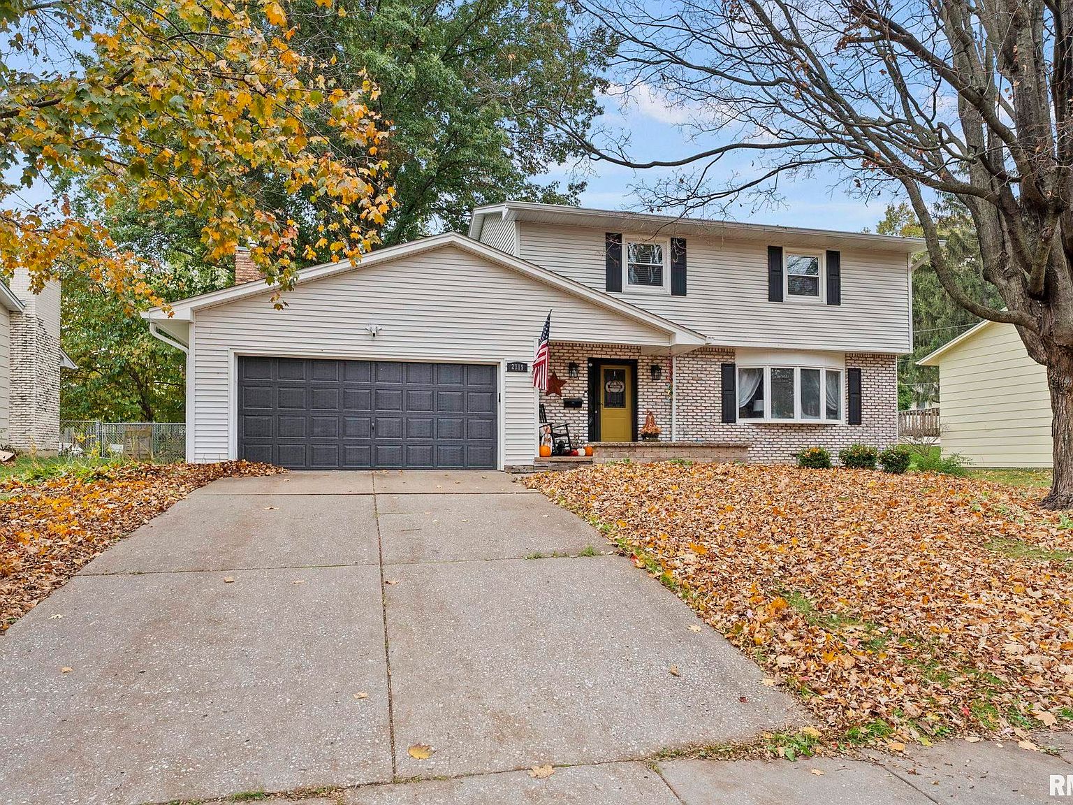 2319 E 29th St, Davenport, IA 52803 | Zillow