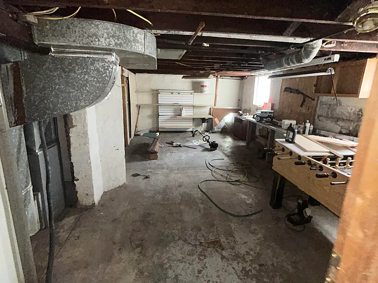 2345 Iowa St — Photo 17