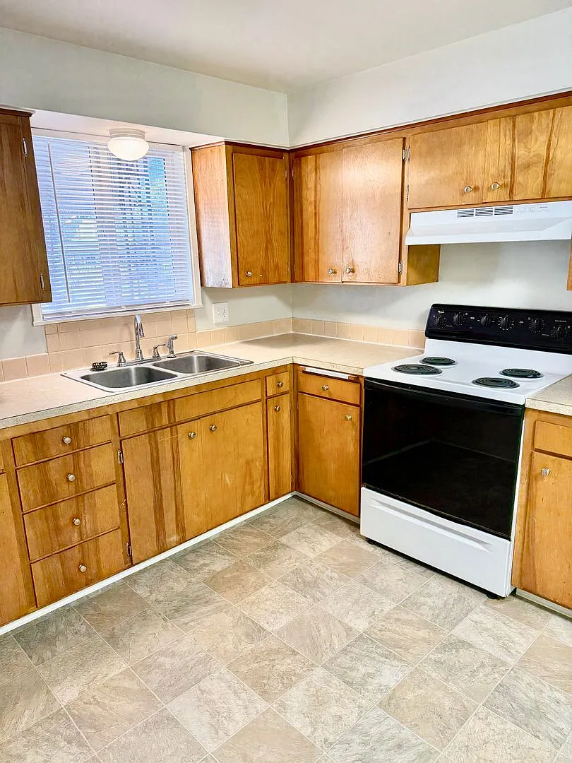 Building Photo - 2305 Rucker Ave #4