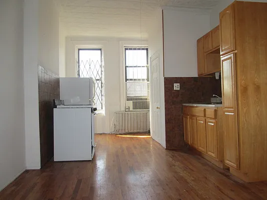 Rented by The Hamilton Group | media 32