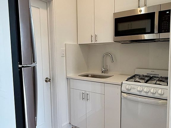 3rd image of 409 Palisade Ave #8