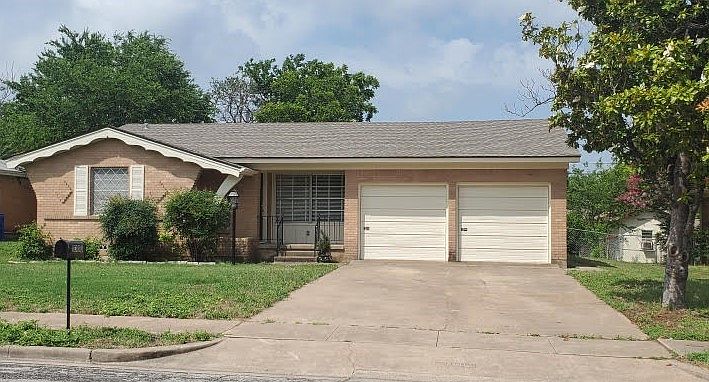 1st image of 1300 Royal Oaks Dr