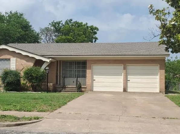 1300 Royal Oaks Dr, Waco, TX 76710