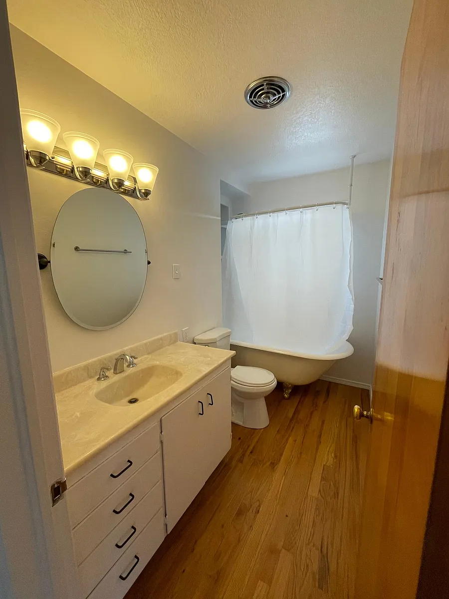 Upstairs bathroom with clawfoot bathtub - 2620 W Camas St