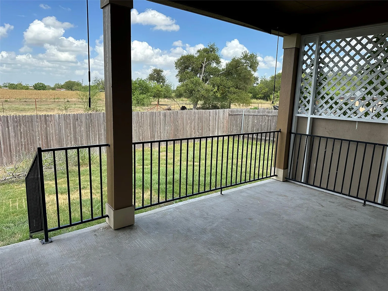 4 bed, 2.0 bath, 1678 sqft, $2,000 — Photo 2