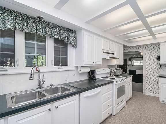 5th image of 227 W Hamilton Ln