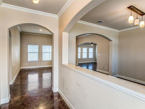5th image of 2725 Laurel Oaks