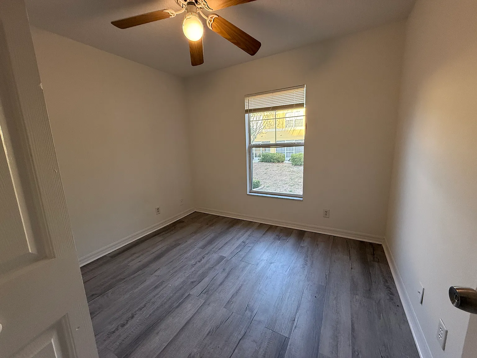 3 bed, 2.5 bath, 1250 sqft, $800 — Photo 3