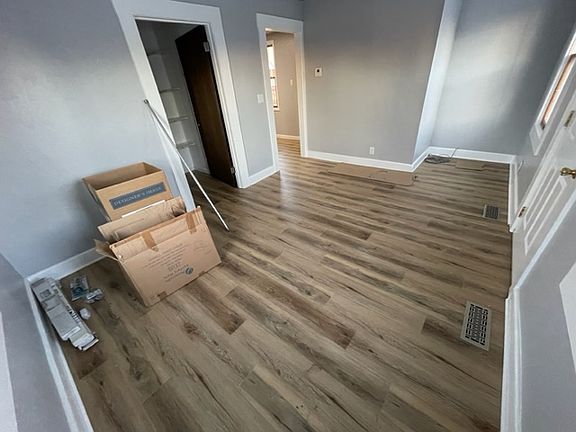 5th image of 114 E Barrett St