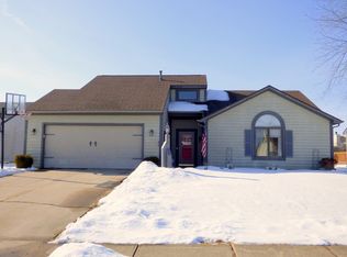 1409 Misty River Dr, Fort Wayne, IN 46808