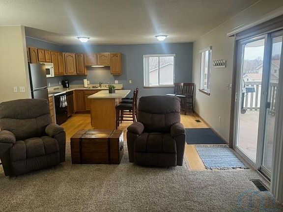 3rd image of 1652 Exchange St Unit 20