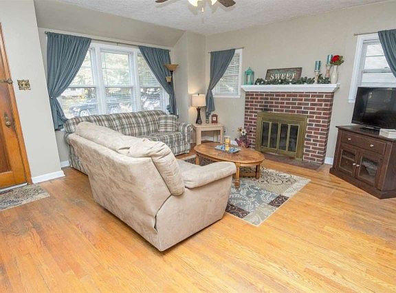 3rd image of 1215 Sinton Ave