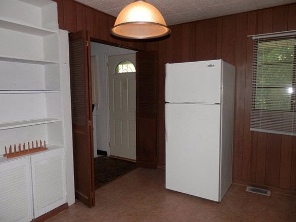 3rd image of 1003 W Voorhees St
