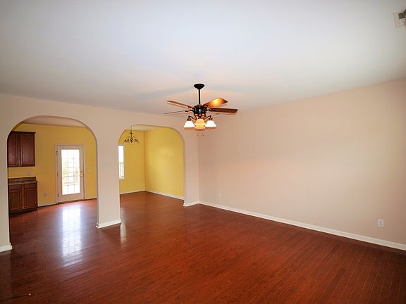 3rd image of 1306 Silver Dr