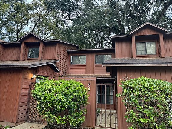 2nd image of 809 SW 55th Ter