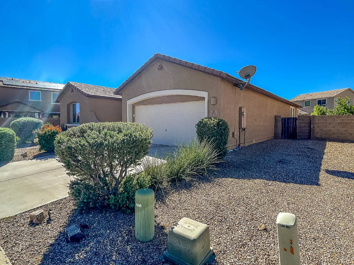 Building Photo - 8375 N Ponderosa Pine Pl