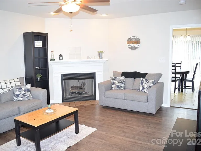 2240 15th Ave NE #102 — Photo 7