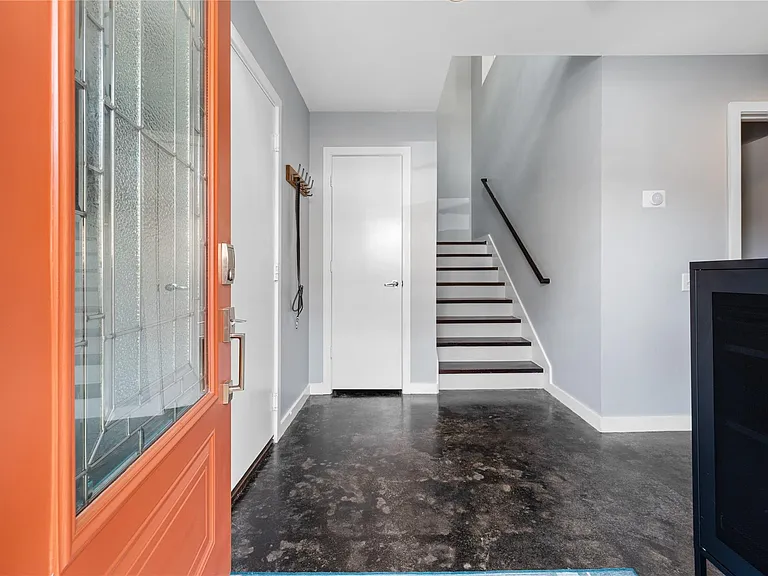 2924 Commerce St — Photo 4