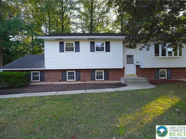 1125 Shadow Oaks Ln, Slatington, PA 18080