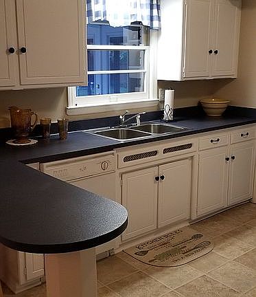 Kitchen w/Plenty of Cabinets