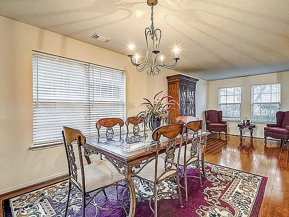 4th image of 17439 Hoover Gardens Dr