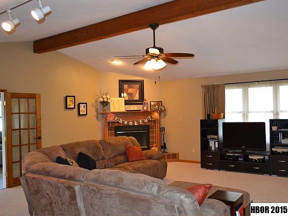3rd image of 160 Marilyn Dr
