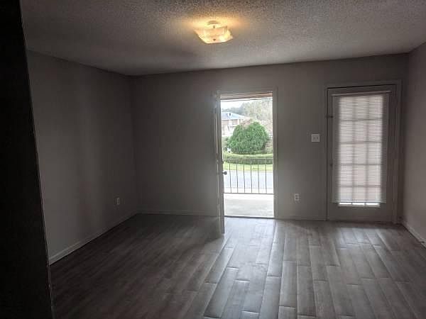 2nd image of 106 Vaucluse Dr #13