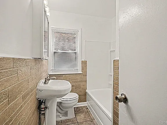 11081 Courville St — Photo 8