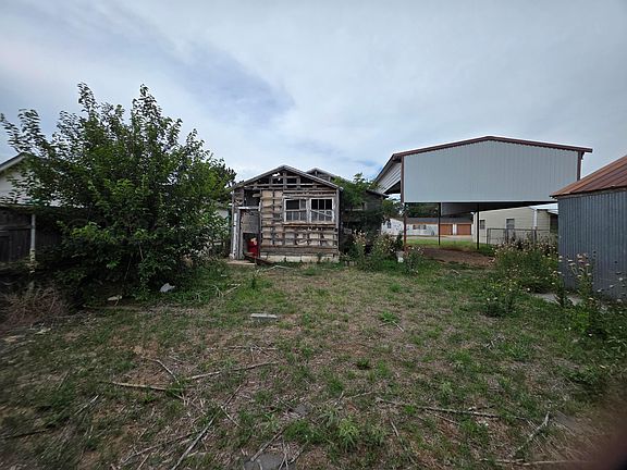 5th image of 840 Beryl St