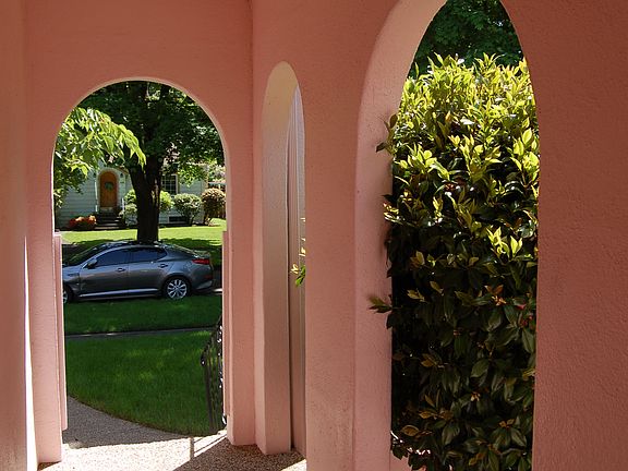 enclosed front porch 