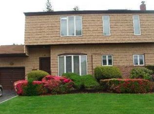 10 Lever Pl, Plainview, NY 11803