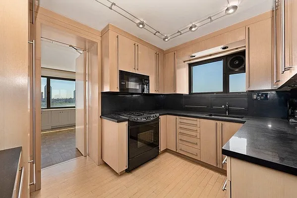 Sold by Compass | media 31