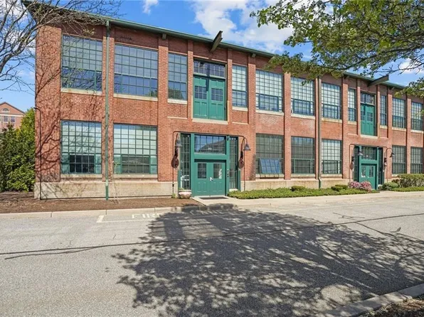180 Allen St Unit 104, Woonsocket, RI 02895