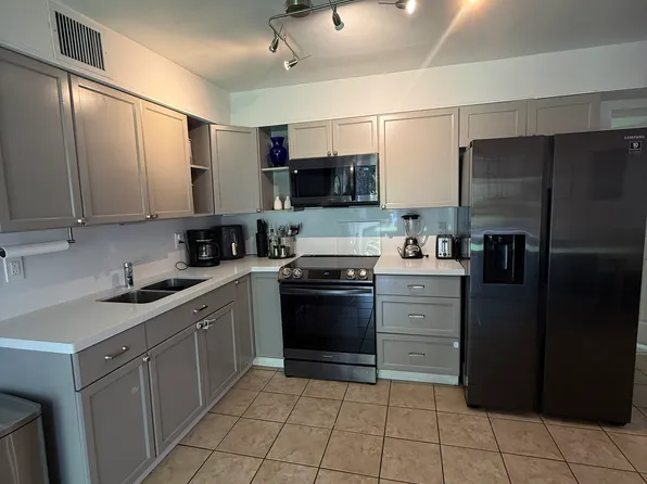 3621 SW 15th St #2, Miami, FL 33145