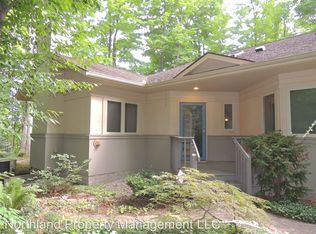 12055 S Woodwinds Cir APT 22, Traverse City, MI 49684