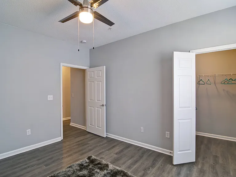 Park Creek Apartments — Photo 23
