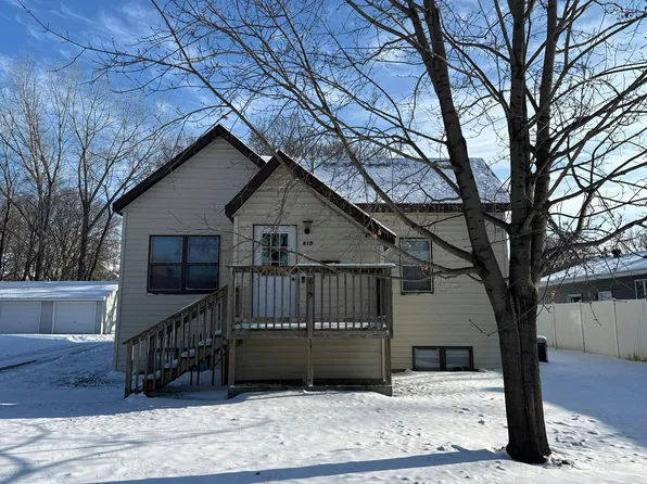 615 4th St SW, Willmar, MN 56201