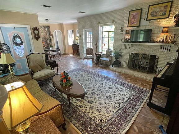 4th image of 1001 SW 18th Court
