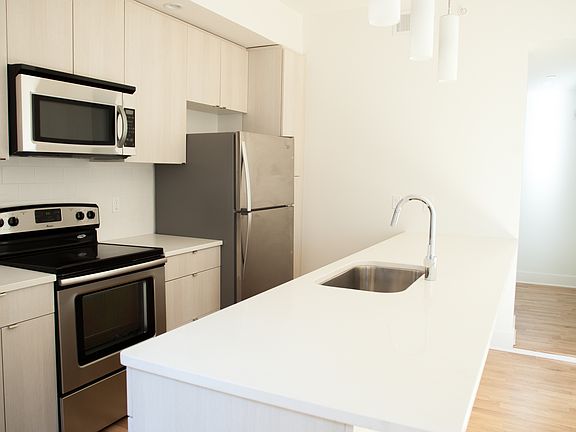 5th image of 1108 Broadway St APT 3
