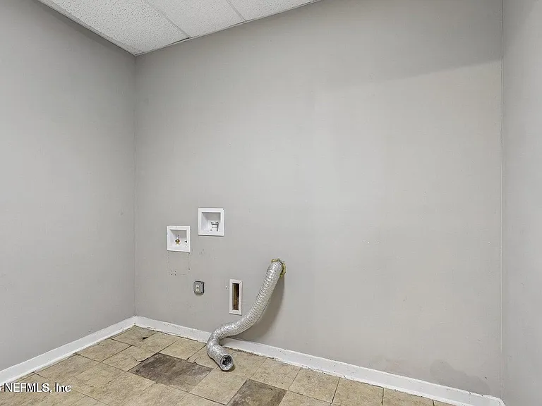 356 Tidewater Cir W — Photo 15