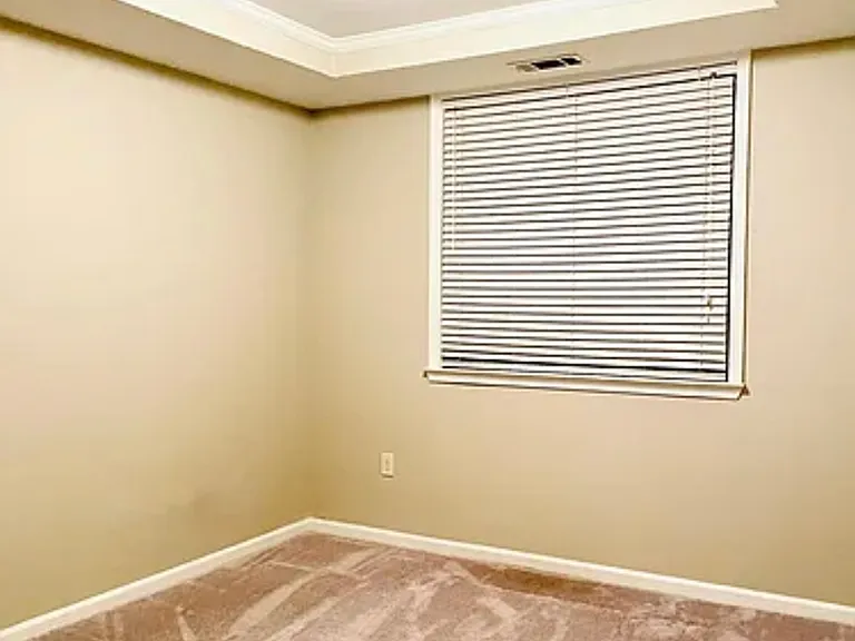 518 Sandringham Dr — Photo 21