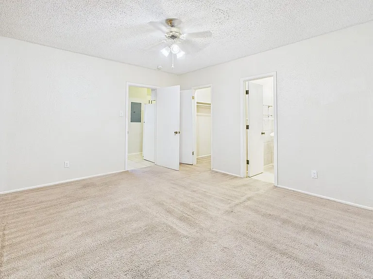 Cozy 1 Bedroom Apartment — Photo 15