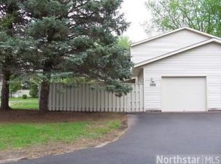 896 Monterey Dr, Shoreview, MN 55126
