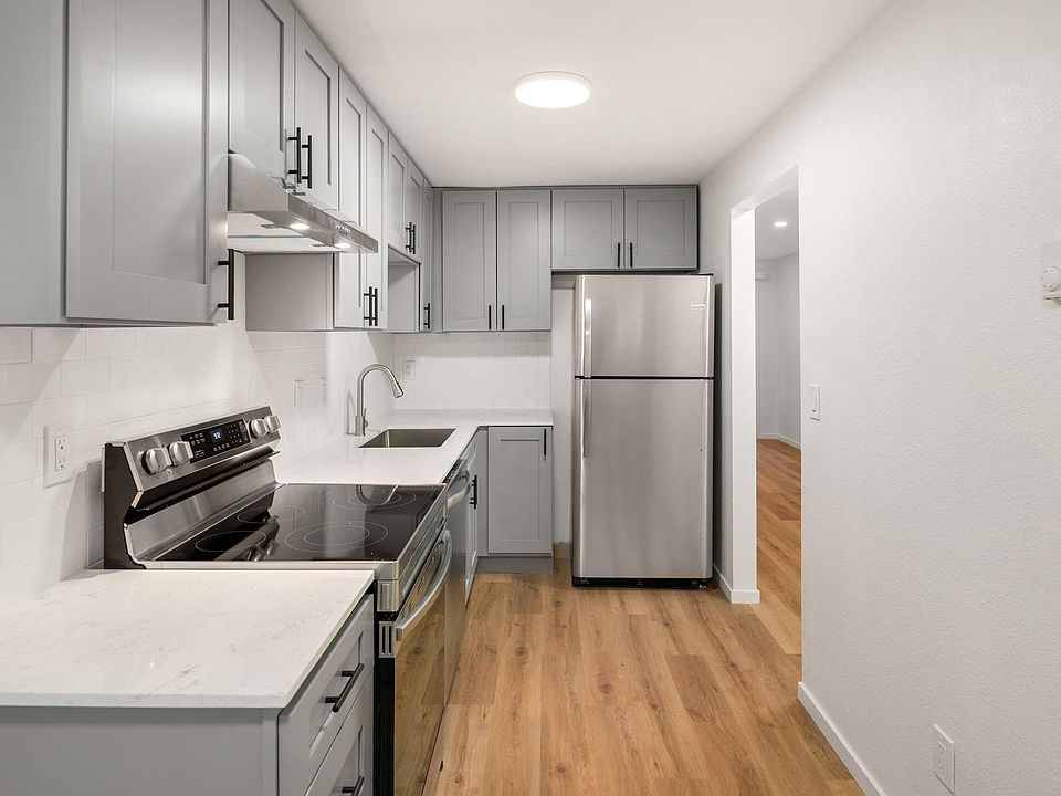 Brand new stylish kitchen with eating space.