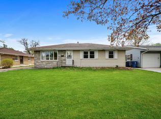 308 Meadors Cir, Morris, IL 60450