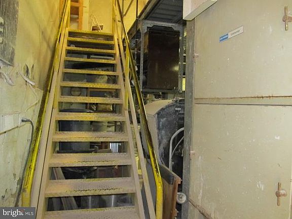 5th image of 200 Washington St