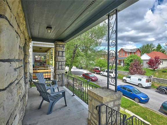 5th image of 437 Ann Ave